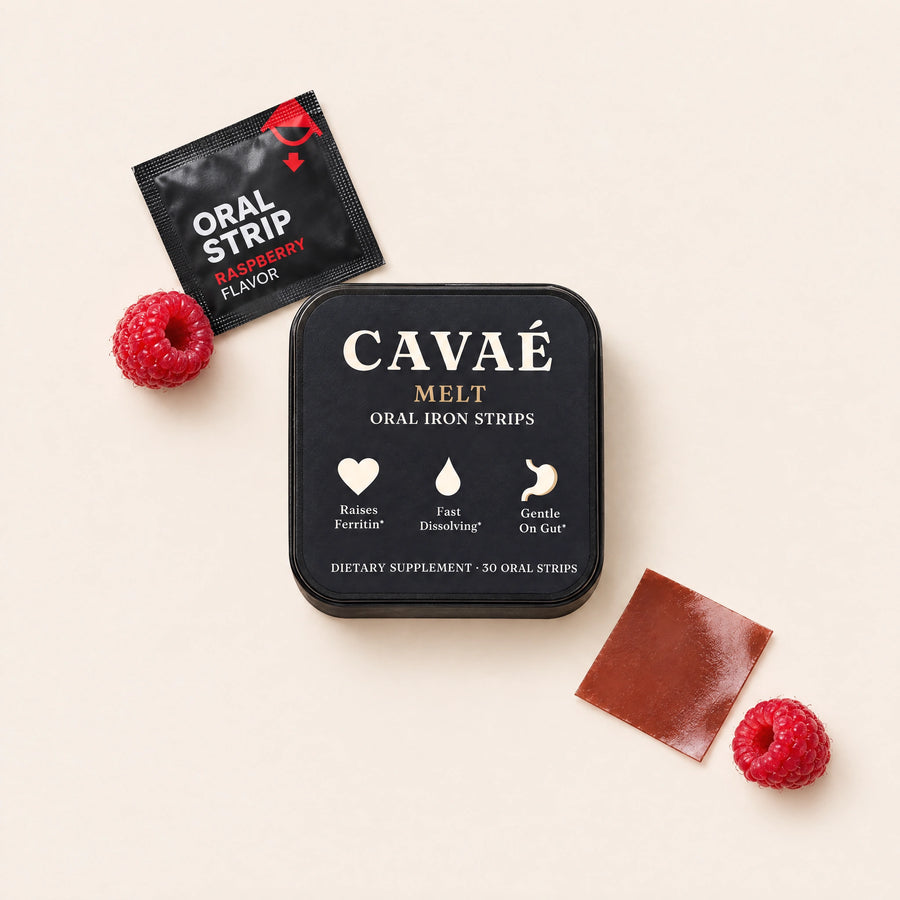 CAVAÉ Melt tin seen from above on linen, with a raspberry oral strip sachet, one strip and two raspberries.